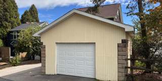 Single Family Home located within Minutes of both Hospitals. - 3 Bedrooms, 1 Bathroom and 1 Car Garage. Available Now!!! Gallery 4