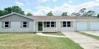 3-Bedroom Home - Large Yard Gallery 1
