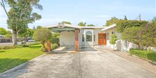 Spacious 4 bed, 2.5 Bath Home with Bonus Room and Pool in Palo Alto! Gallery 1