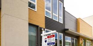 Modern 3 bed / 4 bath, 3 story townhome! Gallery 4