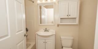 Walk to UC & UC Medical | 1BR/2BR Apartments Gallery 51