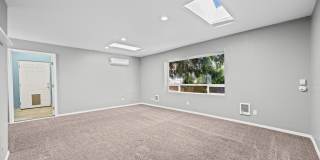 Kennydale Rambler with parking- Close to Lake Washington Gallery 15