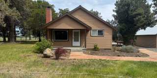 2 Bed/1.5 Bath Single Level Farm House with Mountain Views Gallery 1