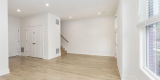 42086 PICASSO Square Gallery 10