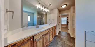 Beautiful 4 Bedroom 2 Bathroom Corner Lot Home in Yukon Schools Gallery 12