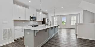 BRAND NEW Townhome located in Westside Bend! MUST SEE! Gallery 5