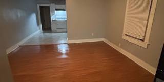 Come see this Charming 1 bedroom 1 bathroom duplex off of S. Parkway Gallery 4