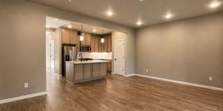 Luxury Townhome for Lease at the Courtyards at Hidden Crest - 13113 NE 71st Pl Gallery 7