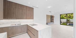 2710 Le Jeune Rd th 2710, Coral Gables, FL 33134 Gallery 1