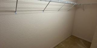 Beautiful 3 room /2.5 bath Gated Community W/ Pool Close to the Skyway Gallery 21