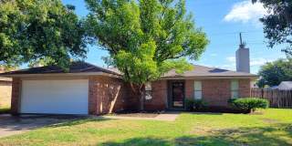 Cozy 3/2/2 Brick Home! Available September!! Gallery 1