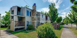 Comfortable Living with a Fenced Outdoor Area! 1/2 OFF 1st Months Rent! Gallery 1