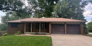 Beautiful walk-out house in SOUTH Lincoln Gallery 1