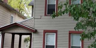 Great 2 bed 1.5 bath home includes bonus room and has central air conditioning! Gallery 1