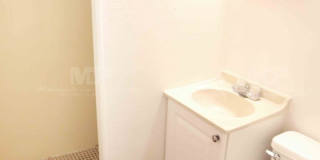 812 1/2 West Myrtle Street Gallery 6