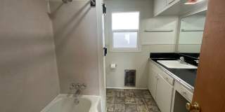 2 Bed, 1 Bath in- Downtown Ferndale Gallery 11