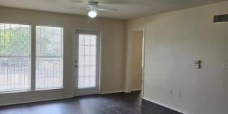1001 Redwood Avenue Gallery 2