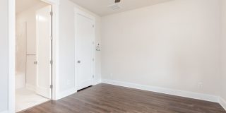 Beautiful 3BR 2.5BA Townhome w/ Full Appliance Kitchen • Garage Parking • Ultra-Modern Gallery 13