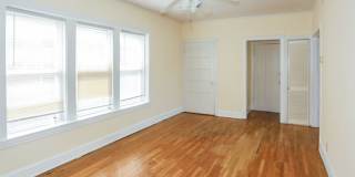 3521-29 1/2 N Broadway Gallery 1