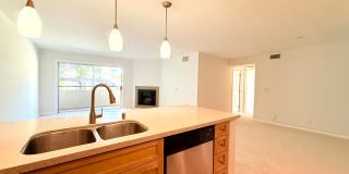 Fantastic Spacious 2 bed 2 bath condo in prime Sherman Oaks - Studio City with Pool and Gym! Gallery 10