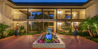 DOWNTOWN LIVING. MOUNTAIN VIEWS. YOUR OWN PRIVATE RETREAT....Available NOW! Gallery 1