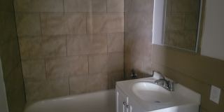 2 Bedroom House Backyard! Gallery 5