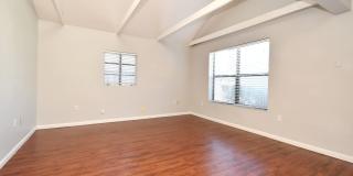 2 Bedroom, 1 Bath -  Colonial Town Gallery 6