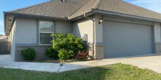 Newer Duplex In Surrey Hills * 3 Bedroom 2 Bath 2 Car Garage on Culd-a-sac Gallery 1