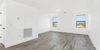 Stunning 5 Bedroom 2.5 Bath w/Den Gallery 12