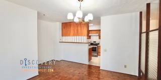 Spacious One Plus Bedroom Condominum off Broadway Terrace Gallery 15