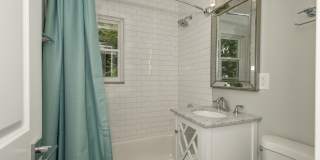 2 BDRM MODERN TOWNHOME Gallery 5