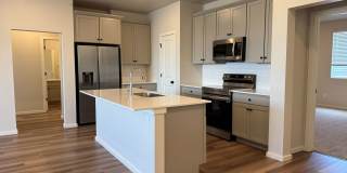 Beautiful Home in Windsor with Internet Included! Gallery 1