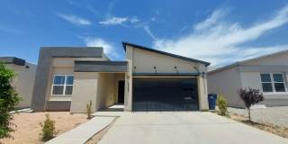 Beautiful 4 bedroom 2.5 bathroom home! READY NOW Gallery 1