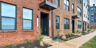 Luxury 3BR/2.5BA Condo w/ Balcony and Rooftop Terrace & Garage – Walk to One Loudoun Luxury 3BR/2.5BA Condo w/ Balcony and Rooftop Terrace & Garage – Walk to One Loudoun Gallery 7