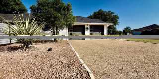 Beautifully updated home IN THE BLUFFS! Gallery 37