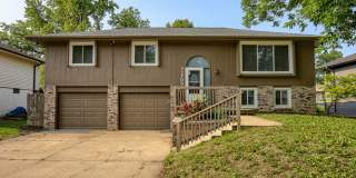 Spacious Split Entry with 2-Car Garage & Finished Basement!! Gallery 1