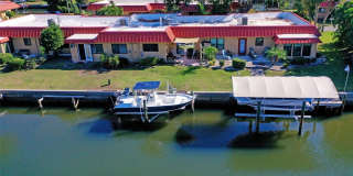 Adorable 1/1 condo with dock and amenity community Gallery 1