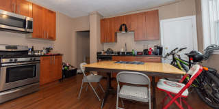 4 bed right on greenline in allston Gallery 10