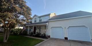 4 bedroom, 2.5 bath on the water Gallery 1