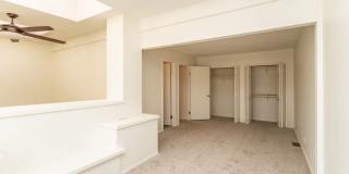 Beautifully Maintained Townhome with Fantastic Amenities Gallery 26