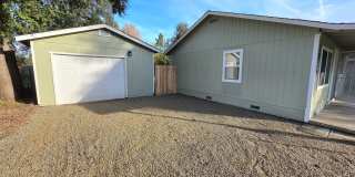 REMOELED 2 BED 1 BATH HOUSE READY NOW! Gallery 1