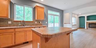 5BR/3BA End Unit with Greenbelt View in Lynnwood Gallery 12