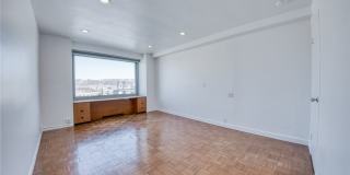320 Fort Duquesne Blvd Gallery 28