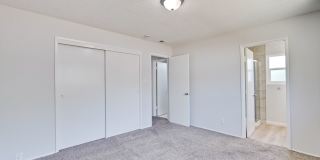 6063 Pineland Avenue Gallery 37