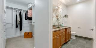 Elegant Riverfront Condo with Panoramic Views & Modern Comforts in Vancouver, WA Gallery 19