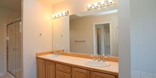 2bd/2.5ba Kirkland Townhome Gallery 13