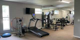 470 Executive Center Dr Gallery 10