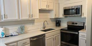 Walk to the Beach! Beautifully Remodeled/Furnished Fiddler's Cove Gallery 1