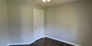 Spacious 4 Bedroom in South Crestview Gallery 32