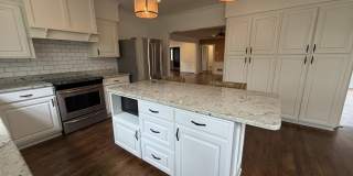 115 Adams Avenue Gallery 38